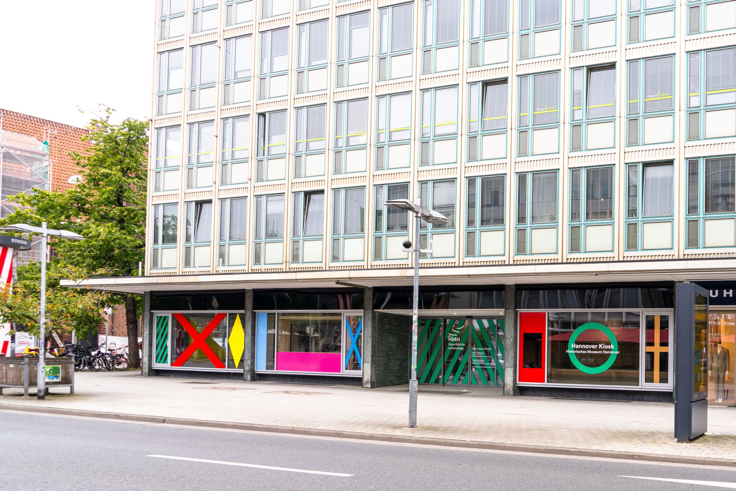 Hanover-Kiosk-Front-BD-115693