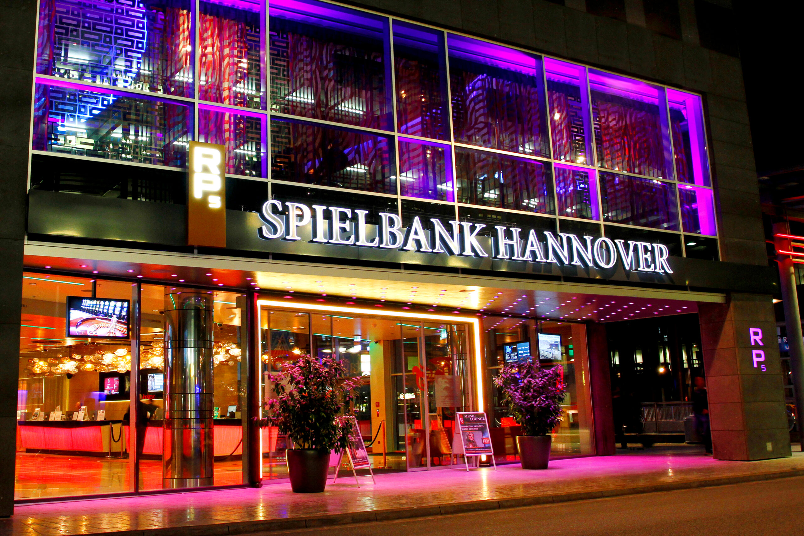 Spielbank-H-Aussenfassade2-scaled-1
