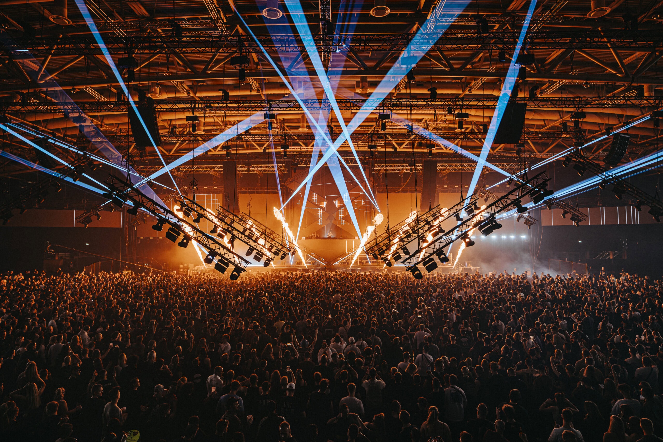 FAIRGROUND-FESTIVAL_Mainstage-bars-and-flames-scaled-1