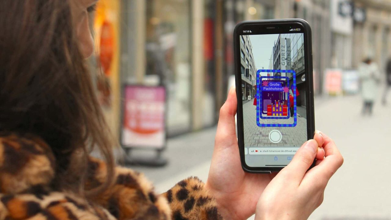 Augmented Straßenschilder_Große Packhofstraße ©Jannis Langer
