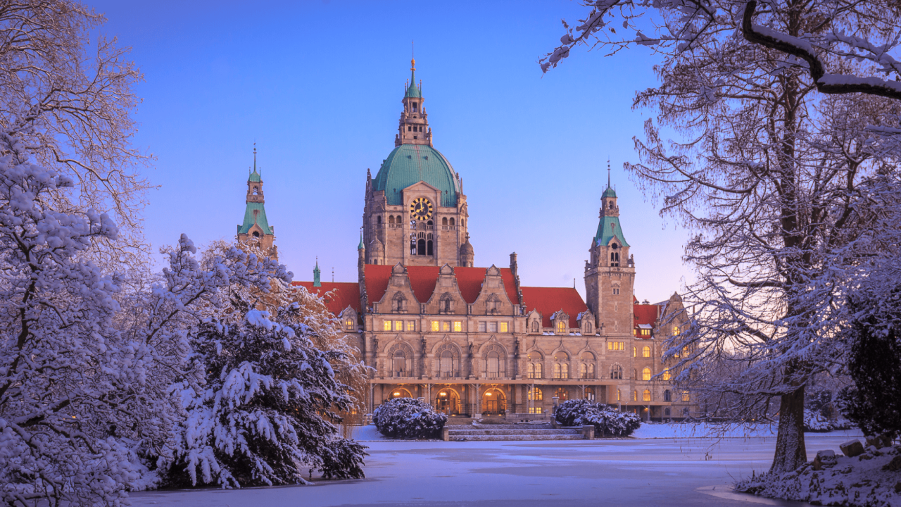 Neues Rathaus im Winter