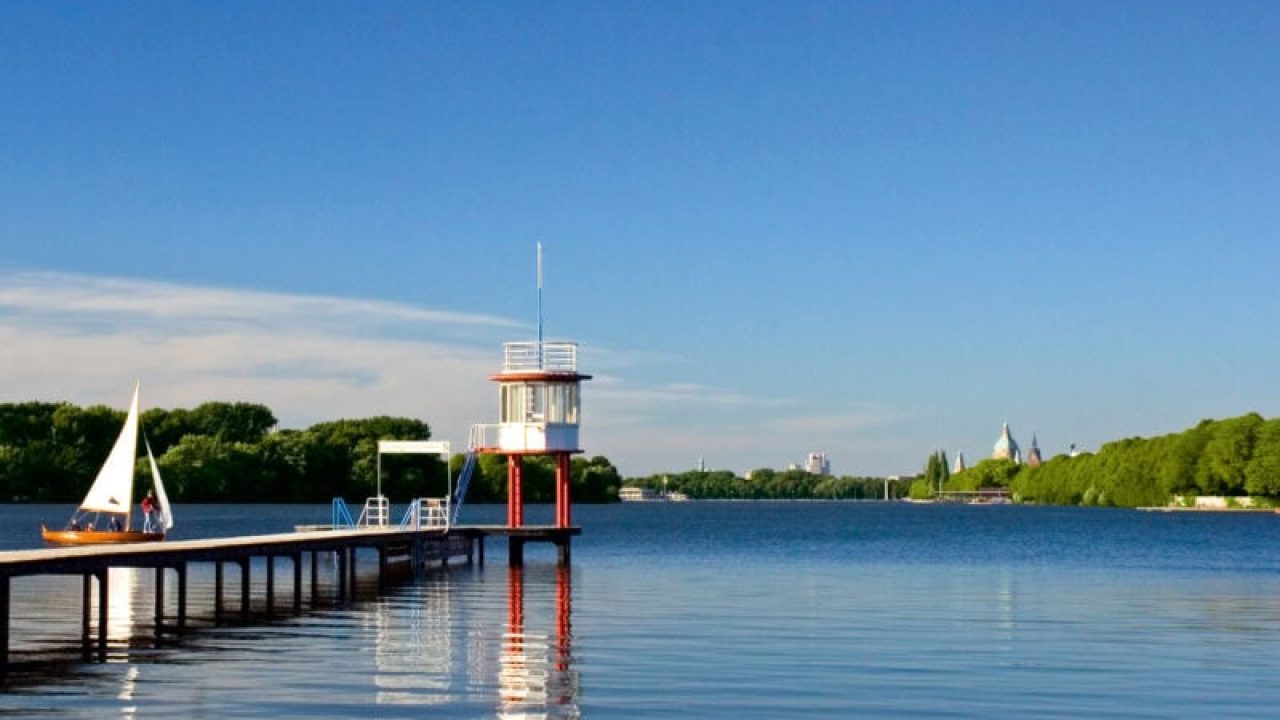 Hannover Living: Steg am Maschsee